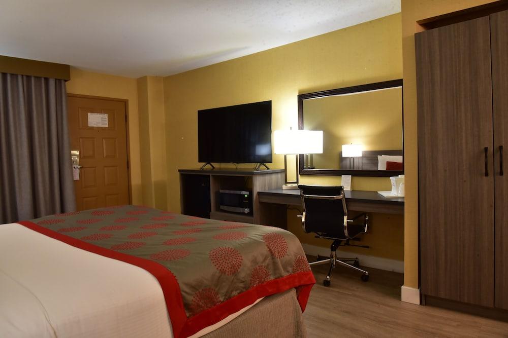 Ramada By Wyndham San Diego National City Exterior photo