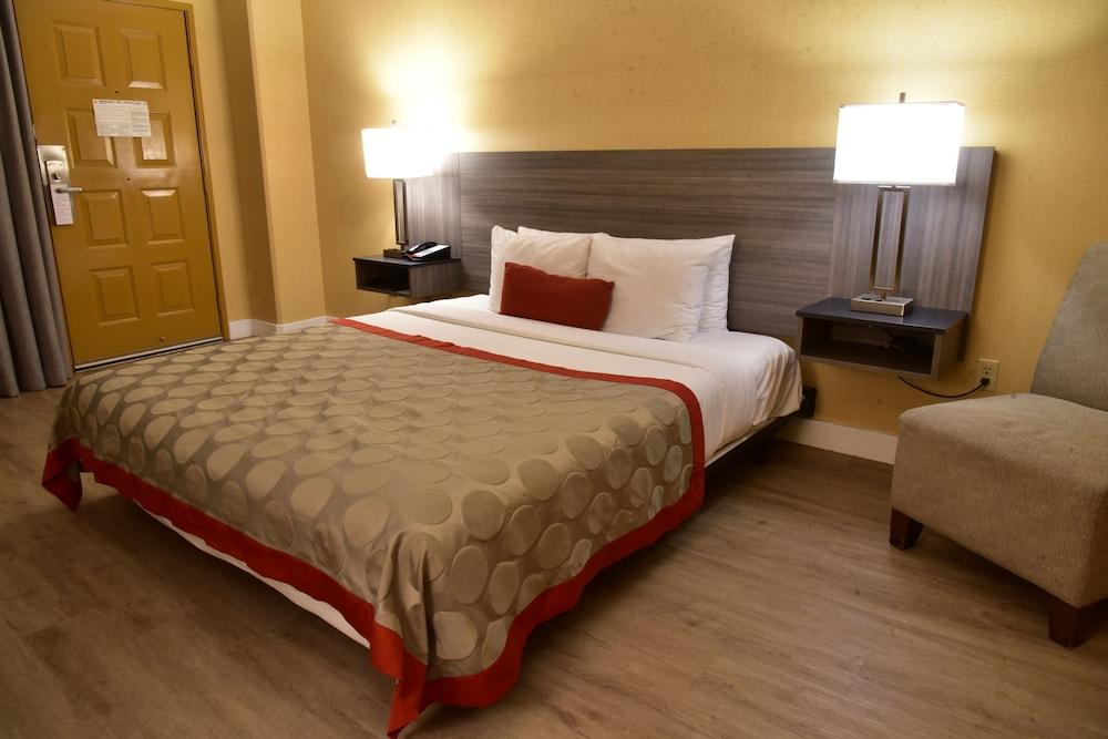 Ramada By Wyndham San Diego National City Exterior photo