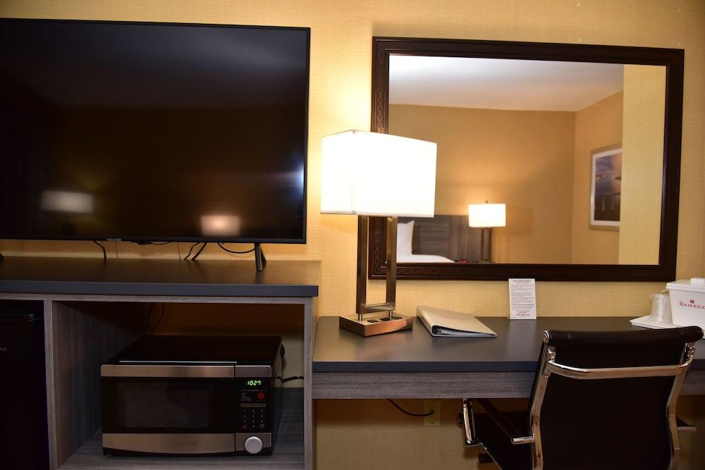 Ramada By Wyndham San Diego National City Exterior photo