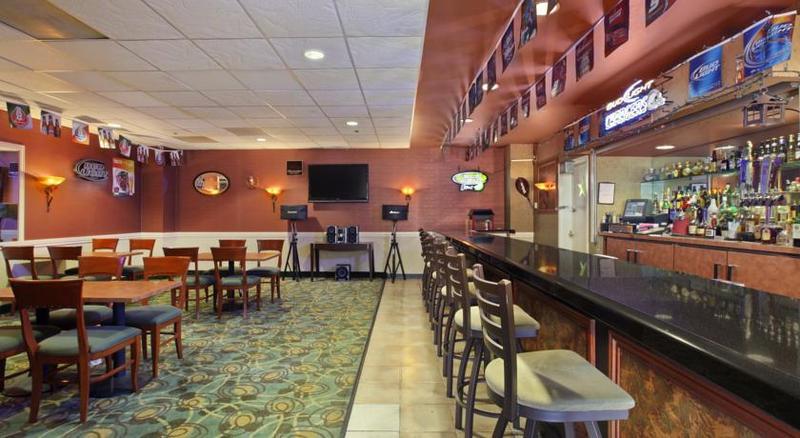 Ramada By Wyndham San Diego National City Exterior photo